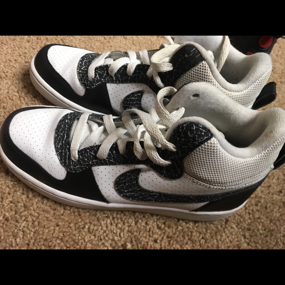 Black & white Nike’s